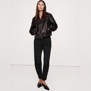 NWT! Banana Republic The Weekender Black Barrel-Leg Pant - Multiple Sizes 🔹